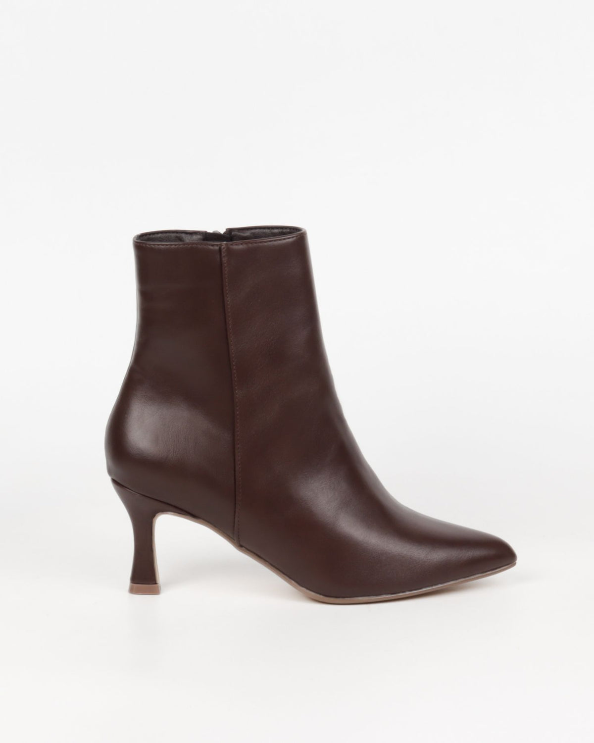 Bottine Zoé coloris marron, bout pointu et petit talon évasé — Cadence